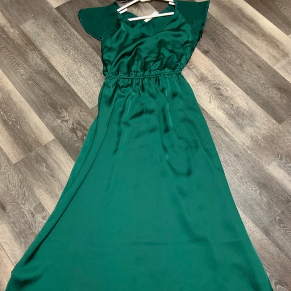 Green maxi dress with gathered waist tie. New never wore, smoke/pet free home. - Picture 1 of 2